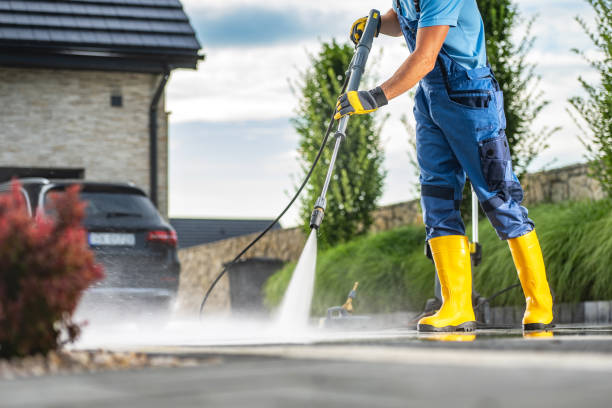 Best Driveway Pressure Washing  in Cuero, TX